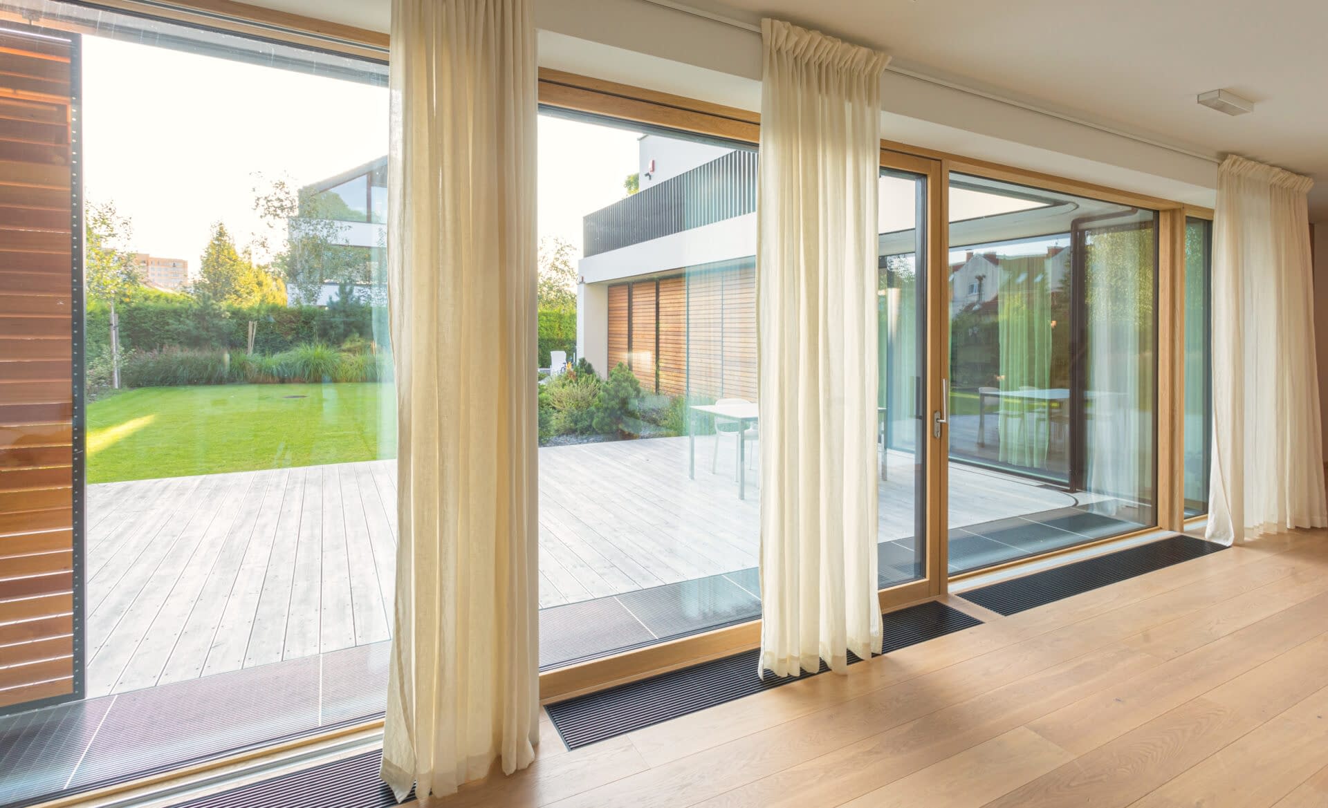 total glass expansive door system