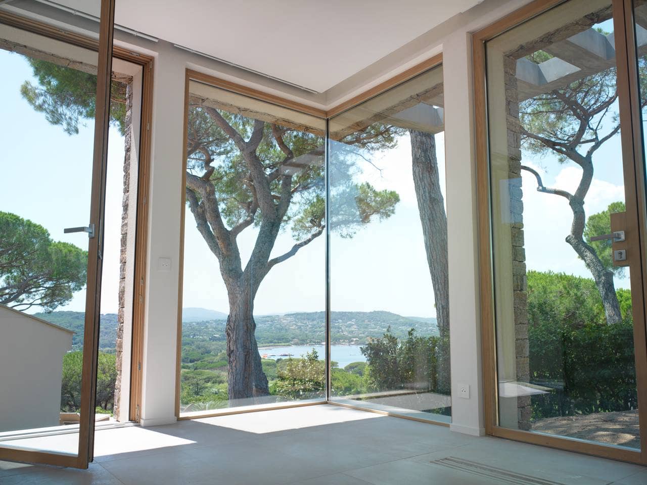 A minimal frame butt joint fixed window allows for unobstructed views of St. Tropez