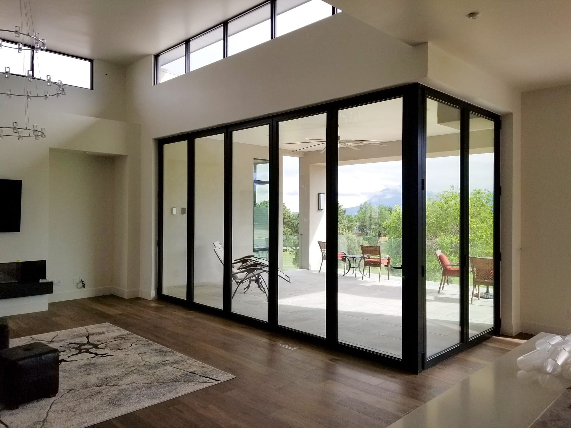 The aluminum corner meet folding door system allows for the homeowner to enjoy the spectacular views.