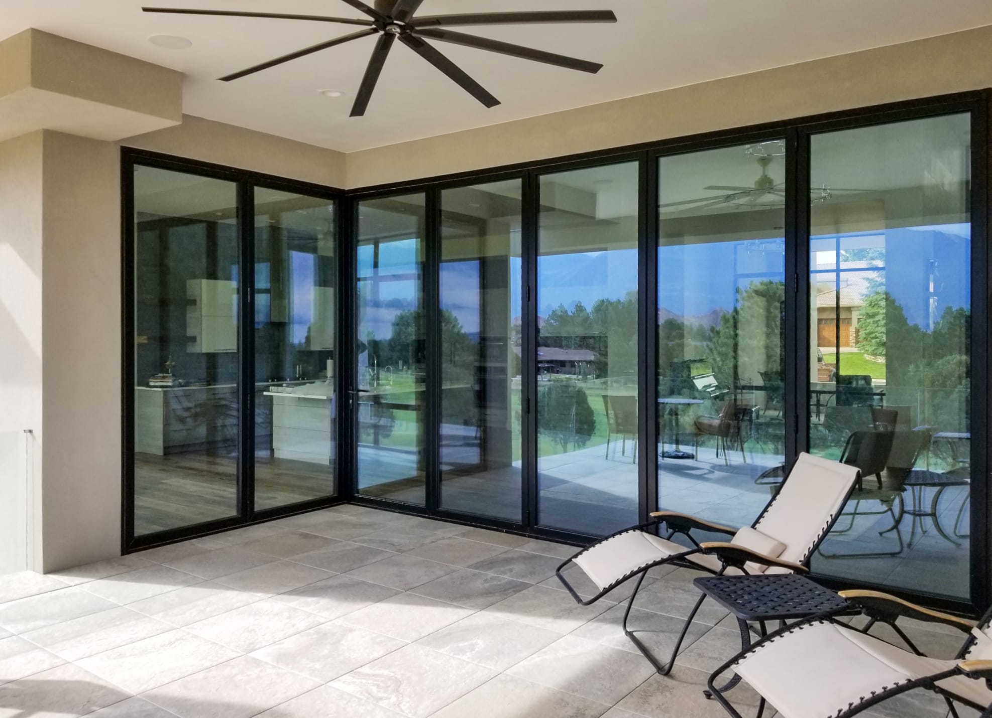 When fully closed this corner meet aluminum door system allows natural light to flood the living room.